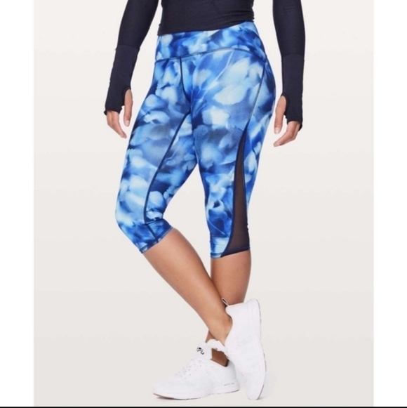 Lululemon Train Times Crop Full On Luxtreme Size 4 Cropped Leggings Abstract EUC - Picture 2 of 12